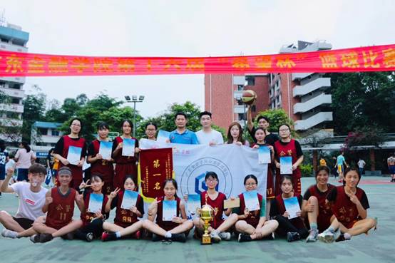大三女篮夺冠照片 大三女篮夺冠照片